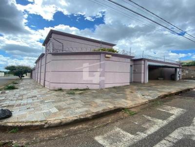 Casa para Venda, em Uberaba, bairro Jardim do Lago, 3 dormitórios, 2 banheiros, 2 suítes, 4 vagas